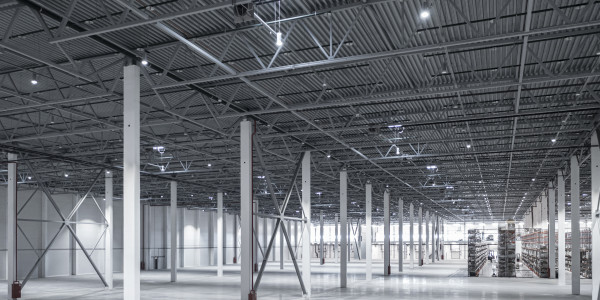 Reformas Integrales de Naves Industriales Sils · Instalación de Iluminación Eficiente