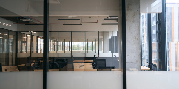 Reformas Integrales de Oficinas y Despachos la Vall de Bianya · Diseño e Instalación de Paneles Divisorios
